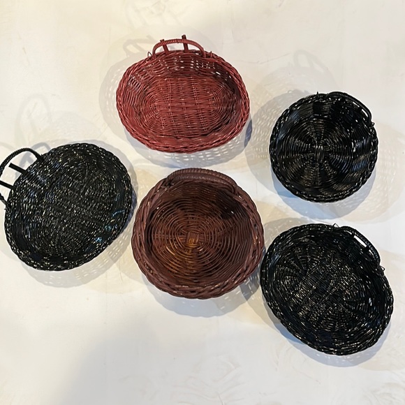 Brand new Hallmark little baskets set of 5 - Picture 2 of 11